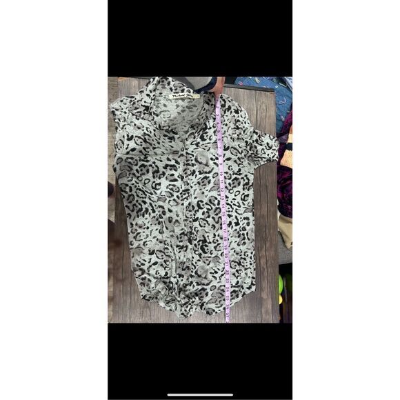 Michael Stars Leopard Print Long Sleeve Button Up Shirt Black Gray Size Small - Picture 8 of 9